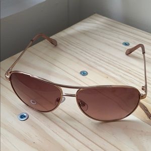 Fossil aviator sunglasses + leather case